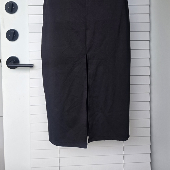 Fashion nova Black Halter Top Midi Dress With Front Cut Out Design Sz M - Picture 6 of 8